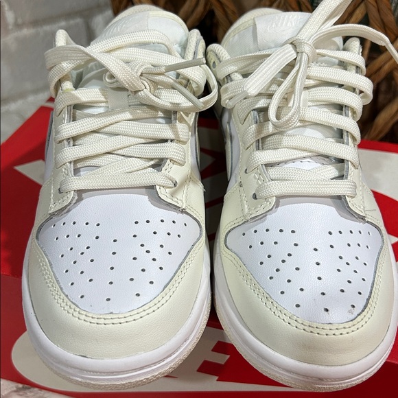 Nike Off-White Low-Top Sneakers - Picture 3 of 5